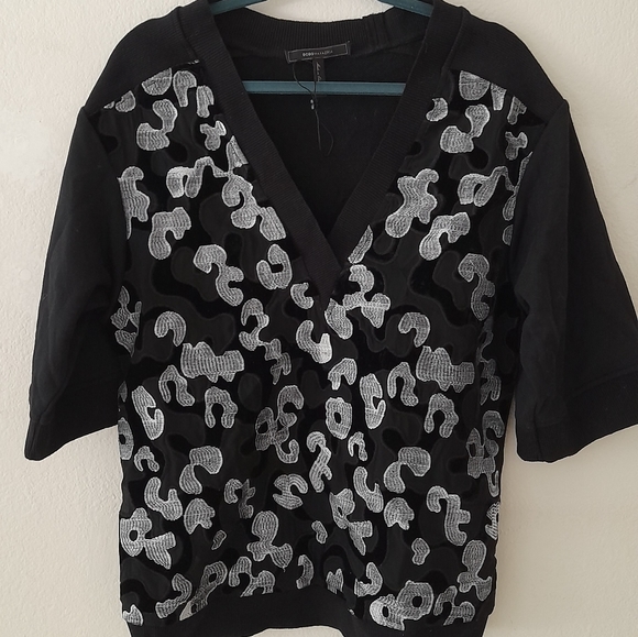 BCBG MAXAZRIA unique v-neck sweater/shirt. Size Small - Picture 5 of 5